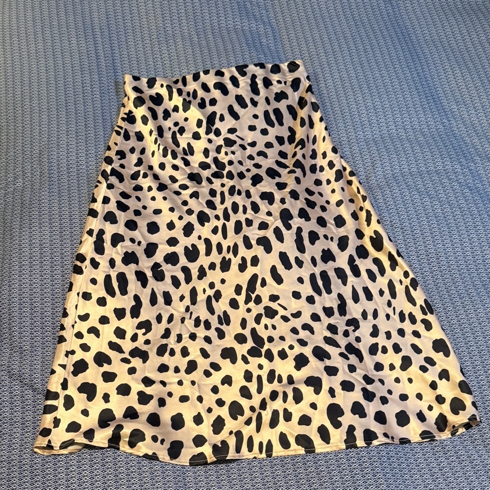 Elegant Leopard Print Midi Skirt
